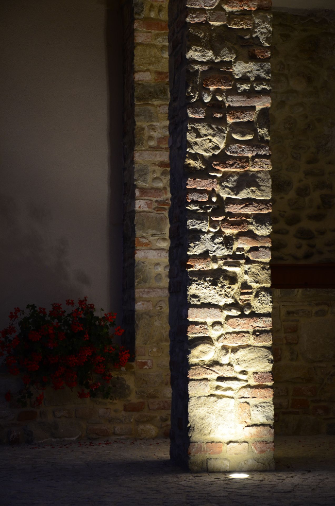 Illuminazione Esterna efficiente per sedi aziendali