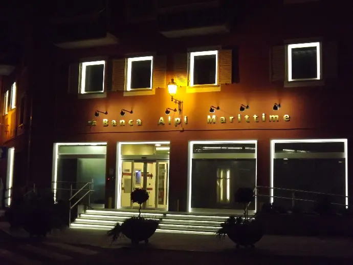 Facciata illuminata con Illuminazione Esterna a LED