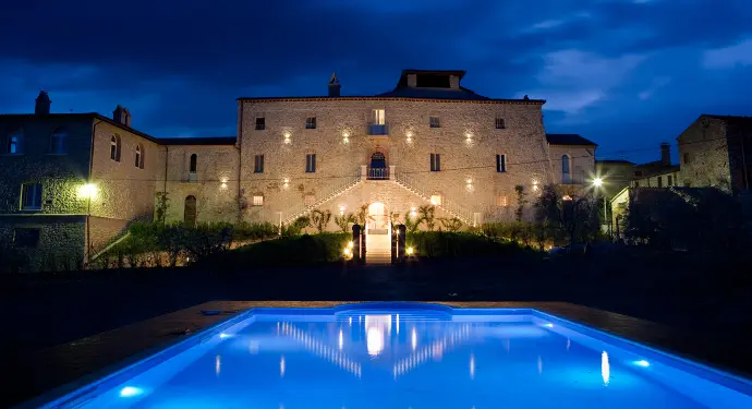 Illuminazione con Trasformatori Neon per il Castello di Montignano
