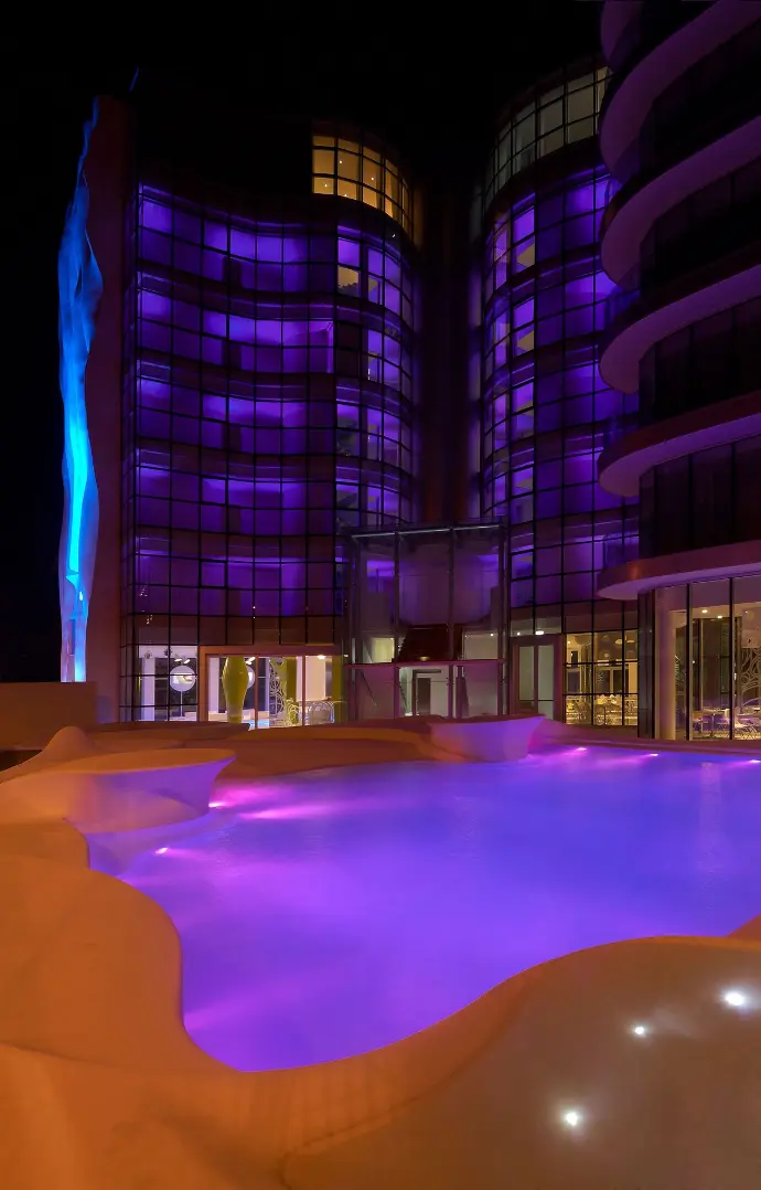 Soluzioni illuminazione pareti esterne Suite Hotel