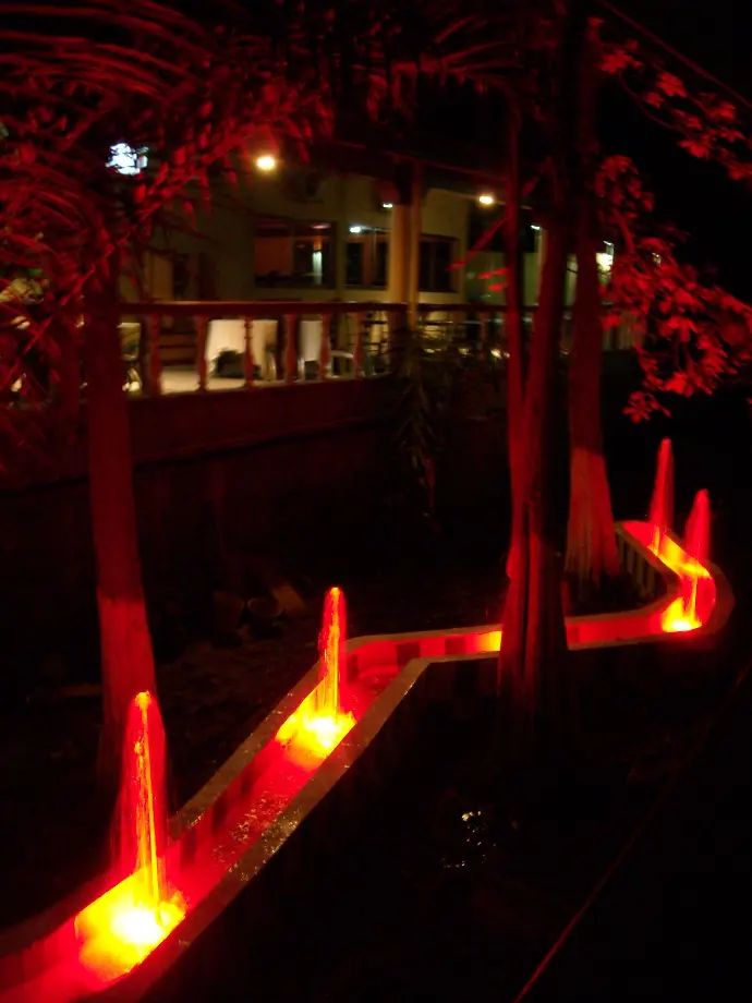 Installazione trasformatori luci LED in villaggi turistici Congo