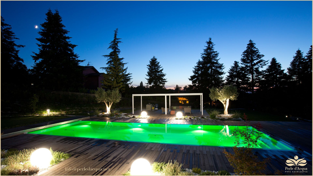 Illuminazione a LED	e faretti piscine tector